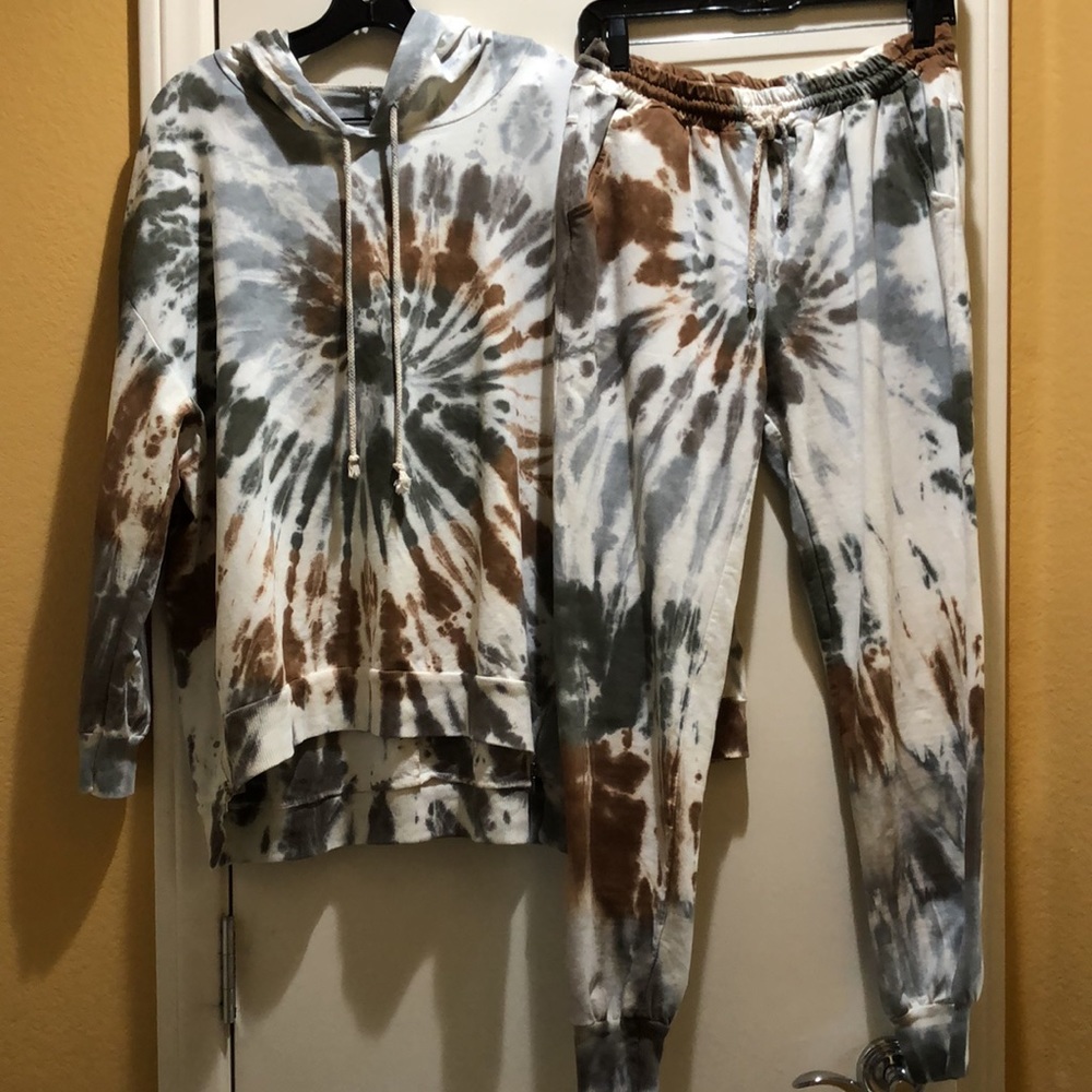 EUC Venti6 Tie Dye Casual Two Piece Sweat Outfit